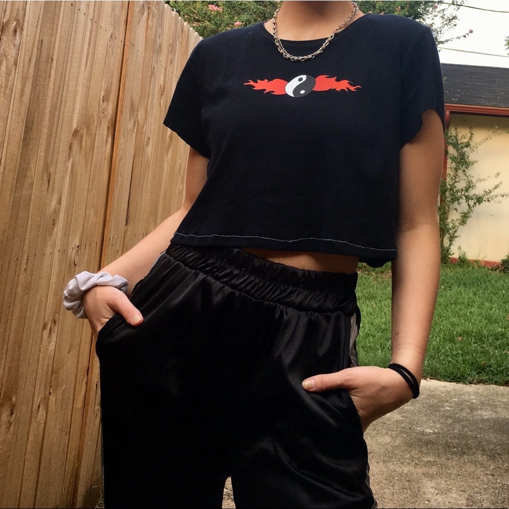 Yin-yang crop tee